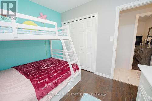 51 Almond Road, London, ON - Indoor Photo Showing Bedroom