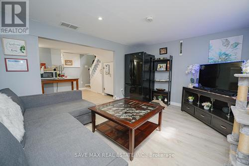 51 Almond Road, London, ON - Indoor Photo Showing Living Room