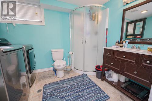 51 Almond Road, London, ON - Indoor Photo Showing Bathroom