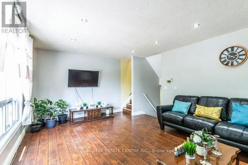 M7 - 444 Stone Church Road W, Hamilton (Gilkson), ON - Indoor Photo Showing Living Room