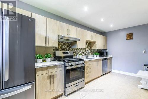 M7 - 444 Stone Church Road W, Hamilton (Gilkson), ON - Indoor Photo Showing Kitchen