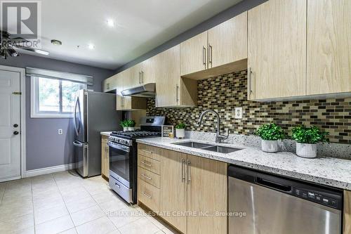 M7 - 444 Stone Church Road W, Hamilton (Gilkson), ON - Indoor Photo Showing Kitchen With Double Sink