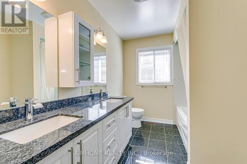 152 Elderwood Trail, Oakville (River Oaks), ON - Indoor Photo Showing Bathroom