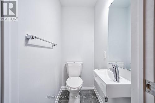 25 - 85 Eastwood Park Garden Trail E, Toronto W06, ON - Indoor Photo Showing Bathroom