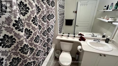 802 - 3525 Kariya Drive, Mississauga, ON - Indoor Photo Showing Bathroom