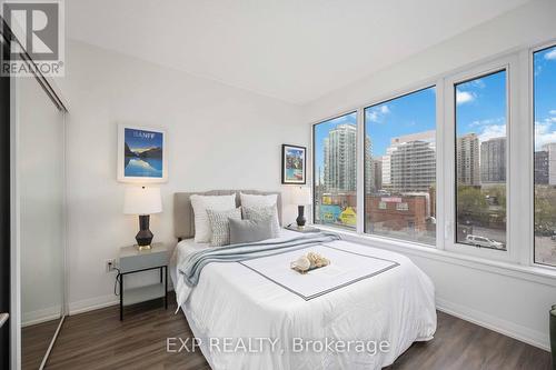 303 - 75 Canterbury Place, Toronto (Newtonbrook West), ON - Indoor Photo Showing Bedroom