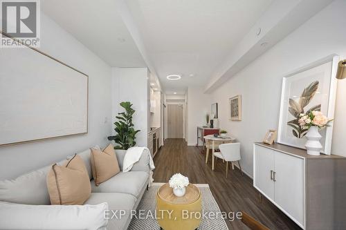 303 - 75 Canterbury Place, Toronto (Newtonbrook West), ON - Indoor Photo Showing Living Room