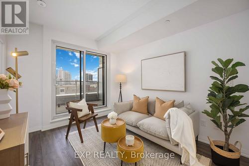 303 - 75 Canterbury Place, Toronto (Newtonbrook West), ON - Indoor Photo Showing Living Room