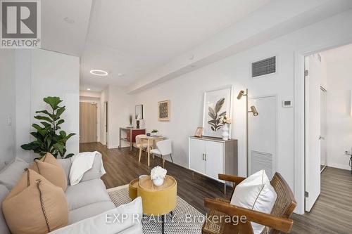 303 - 75 Canterbury Place, Toronto (Newtonbrook West), ON - Indoor Photo Showing Living Room