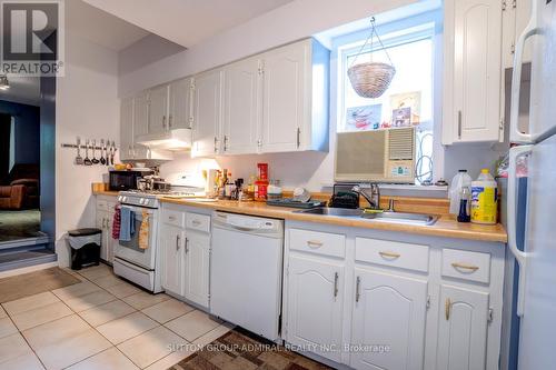138 Gradwell Drive W, Toronto, ON - Indoor Photo Showing Kitchen With Double Sink