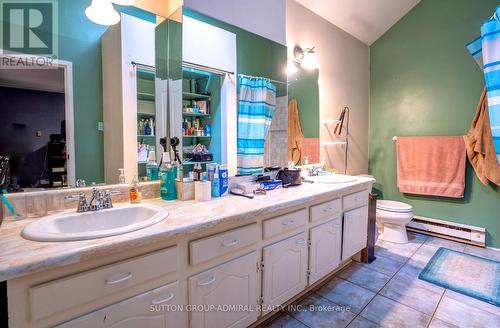 138 Gradwell Drive W, Toronto, ON - Indoor Photo Showing Bathroom