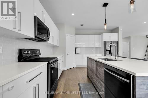 2288 Red Thorne Avenue, London, ON - Indoor Photo Showing Kitchen With Upgraded Kitchen