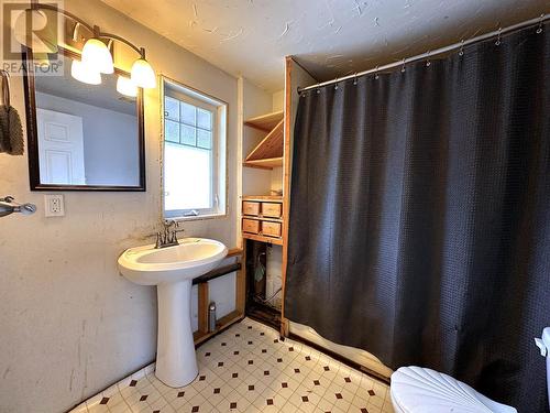 8440 Salmon Valley Road, Prince George, BC - Indoor Photo Showing Bathroom