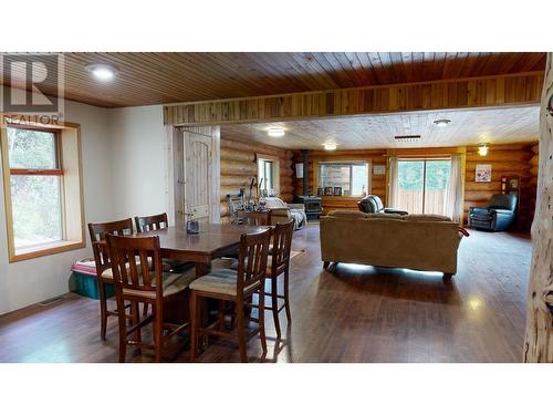 7524 Thomas Point Road, 100 Mile House, BC - Indoor Photo Showing Dining Room