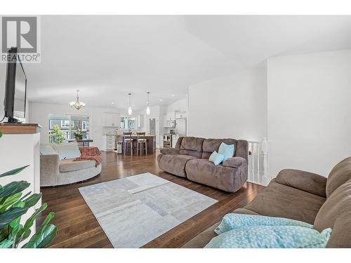 13023 Shoreline Drive, Lake Country, BC - Indoor Photo Showing Living Room