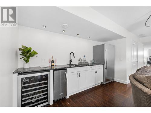 13023 Shoreline Drive, Lake Country, BC - Indoor Photo Showing Kitchen