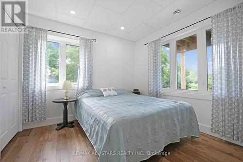 98 Bond Street N, Kawartha Lakes (Fenelon Falls), ON - Indoor Photo Showing Bedroom