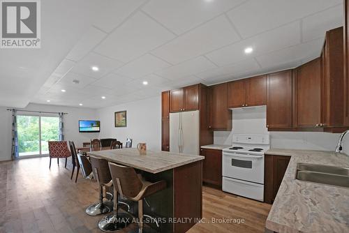 98 Bond Street E, Kawartha Lakes (Fenelon Falls), ON - Indoor Photo Showing Kitchen