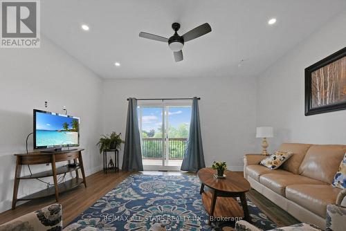 98 Bond Street N, Kawartha Lakes (Fenelon Falls), ON - Indoor Photo Showing Living Room