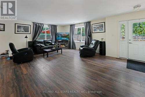 24 River Road, Kawartha Lakes, ON - Indoor Photo Showing Living Room