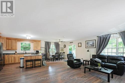 24 River Road, Kawartha Lakes, ON - Indoor Photo Showing Living Room