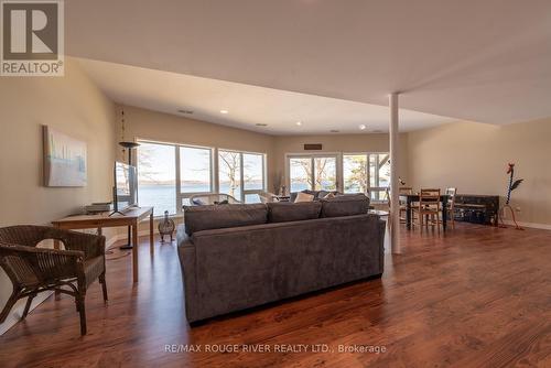 7560 Bamsey Drive, Hamilton Township, ON - Indoor Photo Showing Living Room