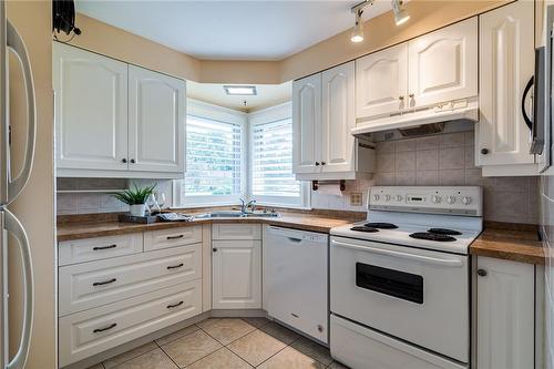 1248 De Quincy Crescent, Burlington, ON - Indoor Photo Showing Kitchen With Double Sink