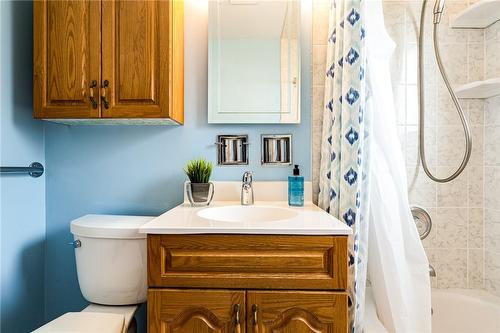 1248 De Quincy Crescent, Burlington, ON - Indoor Photo Showing Bathroom