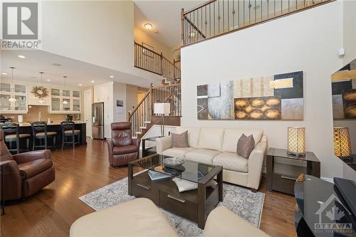 810 Pinnacle Street, Ottawa, ON - Indoor Photo Showing Living Room