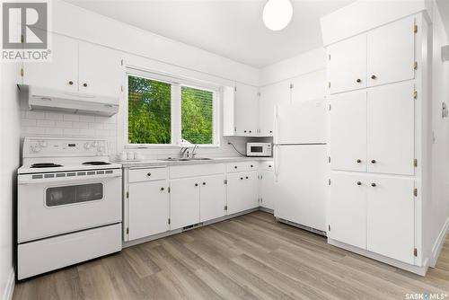 4328 Garnet Street, Regina, SK - Indoor Photo Showing Kitchen