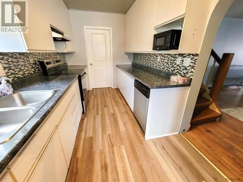 813 Victoria Rd, Iroquois Falls, ON - Indoor Photo Showing Kitchen With Double Sink