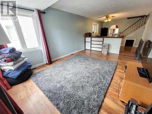 813 Victoria Rd, Iroquois Falls, ON - Indoor Photo Showing Living Room