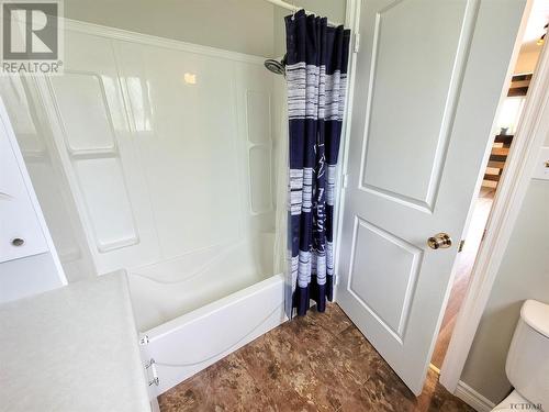 813 Victoria Rd, Iroquois Falls, ON - Indoor Photo Showing Bathroom