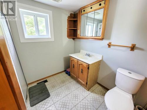 813 Victoria Rd, Iroquois Falls, ON - Indoor Photo Showing Bathroom