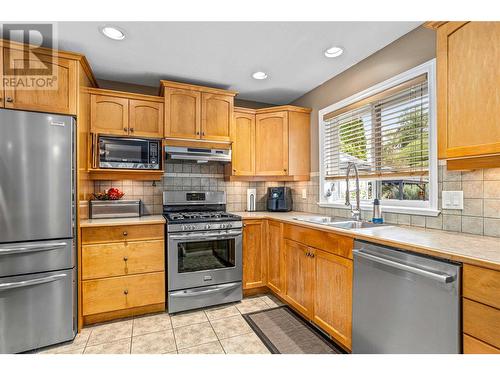 1492 Longley Crescent, Kelowna, BC - Indoor Photo Showing Kitchen With Double Sink