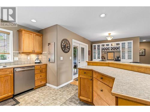 1492 Longley Crescent, Kelowna, BC - Indoor Photo Showing Kitchen