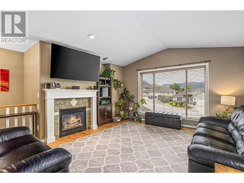 1492 Longley Crescent, Kelowna, BC - Indoor Photo Showing Living Room With Fireplace