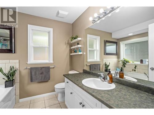 1492 Longley Crescent, Kelowna, BC - Indoor Photo Showing Bathroom