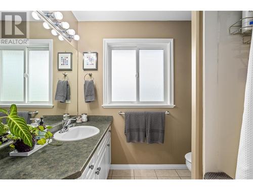 1492 Longley Crescent, Kelowna, BC - Indoor Photo Showing Bathroom