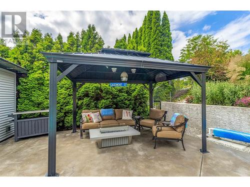 1492 Longley Crescent, Kelowna, BC - Outdoor With In Ground Pool With Deck Patio Veranda