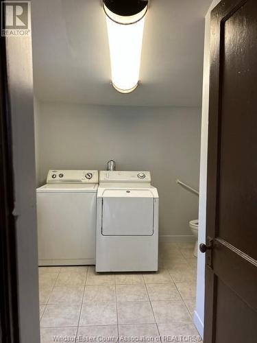 882 Elsmere, Windsor, ON - Indoor Photo Showing Laundry Room