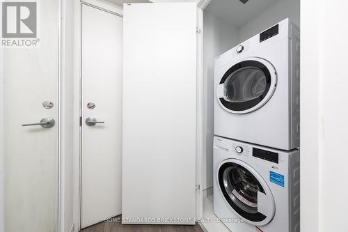 5506 - 898 Portage Parkway, Vaughan (Vaughan Corporate Centre), ON - Indoor Photo Showing Laundry Room