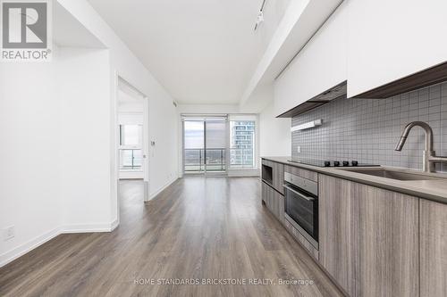 5506 - 898 Portage Parkway, Vaughan (Vaughan Corporate Centre), ON - Indoor Photo Showing Kitchen With Upgraded Kitchen