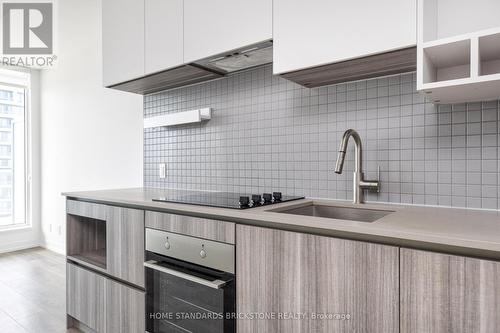 5506 - 898 Portage Parkway, Vaughan (Vaughan Corporate Centre), ON - Indoor Photo Showing Kitchen