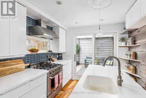 111 Manning Avenue, Toronto C01, ON - Indoor Photo Showing Kitchen With Upgraded Kitchen