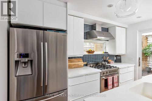 111 Manning Avenue, Toronto C01, ON - Indoor Photo Showing Kitchen