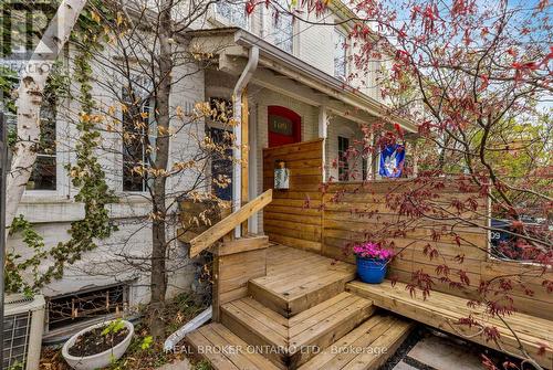 111 Manning Avenue, Toronto C01, ON - Outdoor