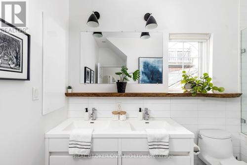 111 Manning Avenue, Toronto C01, ON - Indoor Photo Showing Bathroom