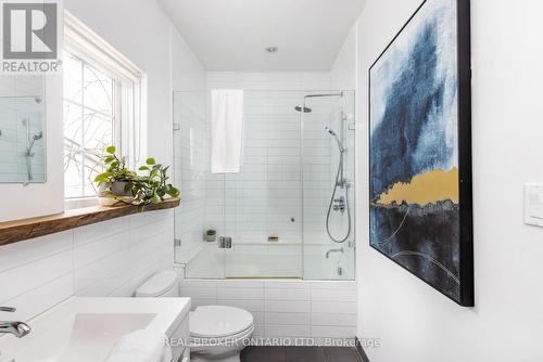 111 Manning Avenue, Toronto C01, ON - Indoor Photo Showing Bathroom