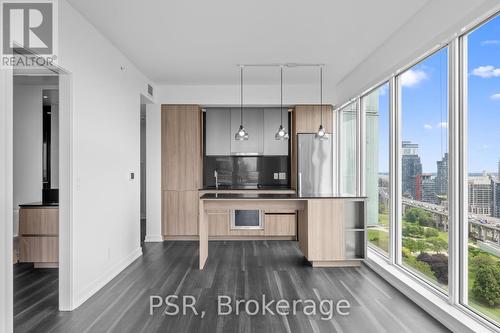 1607 - 11 Ordnance Street, Toronto (Niagara), ON - Indoor Photo Showing Kitchen